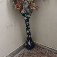 گلدان به همراه گل