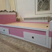 تخت و میز آرایش کودک