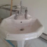 روشویی دستشویی با اینه و شیر الات