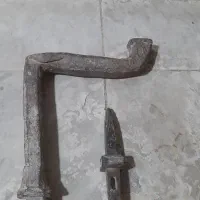 سندان شترگلویی معمولی وچکش