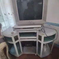 یک دستگاه تلوزیون سامسونگ بامیزالمینیوم مربوطه