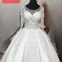 لباس عروس کاملا نو و تن نخورده بعلت جمع آوری مزون