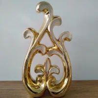 مجسمه طلایی