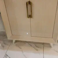 جاکفشی و میز تلویزیون