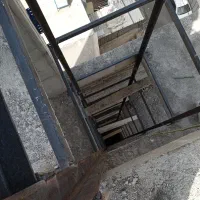 شاگرد برای نصب آسانسور