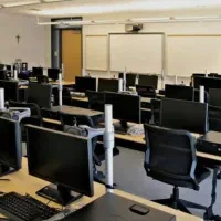 استخدام مدرس زبان با کامپیوتر