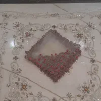 رومیزی نگین کاری همراه ۵ تا رو عسلی ۱۵۰ تومن