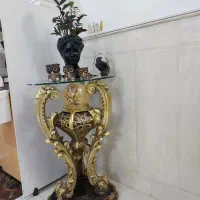 میز کنار سالنی