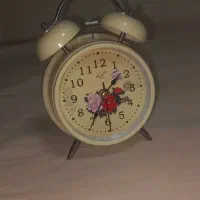 ساعت کوکی و چراغ دار