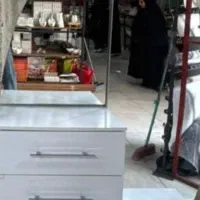 میزآرایشی درحد نو همراه با ایینه