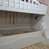 تخت دوطبقه میزبان دار