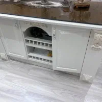 جزیره یا میز اشپزخانه با دوتا صندلی