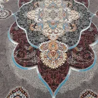 یک عدد فرش ۷۰۰ شانه