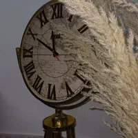 ساعت ایستاده