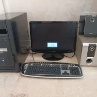 کامپیوتر به همراه لوازم