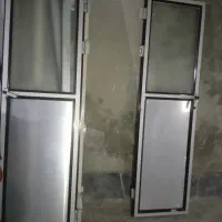 دو عدد درب آلومینیومی با چهارچوب تر و تمیز|مصالح و تجهیزات ساختمان|ابهر, |دیوار