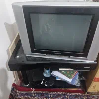 یک عدد تلویزیون