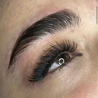 استخدام مژه کار حرفه ای