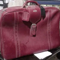 چمدان قدیمی کاملا سالم