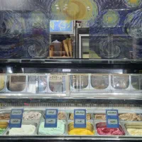 کارگر نیمه ماهر یا ساده آبمیوه و بستنی