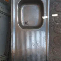 سینک و پنجره