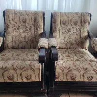 دو دست مبل و میز تر و تمیز