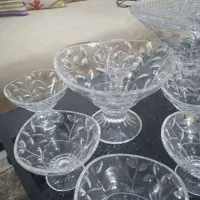 یه سرویس عصرونه خوری بلور نو به فروش می‌رسد