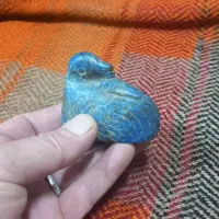 یک عدد سنگ لاجورد به شکل پرنده ( قو)