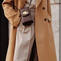 فروشنده پوشاک زنانه