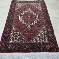 چند عدد قالیچه و زرنیم دستباف