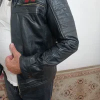 کاپشن چرم سایز 42 اندامی به 44 هم میخوره