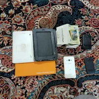 دو عدد گوشی سامسونگ و یک عدد هم تبلت
