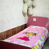 تخت و کمد دخترانه به علت کمبود جا زیر قیمت گذااشتم