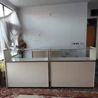فروش دو عدد ویترین و دوعدد قفسه دیواری