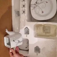 سرویس چینی ۱۲ نفرطرح مربعی دورطلایی ۱۰۲ تیکه اکبند|ظروف سرو و پذیرایی|ملارد, |دیوار