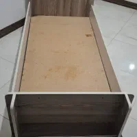 تخت نوجوان سالم با کفی