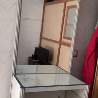 میز  آرایشگاه  و آینه