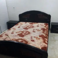 فروش تخته خواب و تشک و دو عدد کشویی بغل تخت خواب