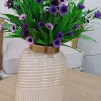 گلها به همراه گلدان