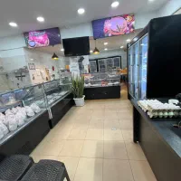 نیازمند یک نیرو برای کار مرغ ماهی