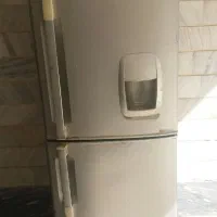 یک یخچال دورنا 2سال کارکردسحیوسالم بشرت