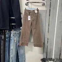 فروشنده خانم