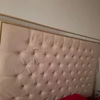 سرویس خواب دو نفره  با دراور  و آینه و دوتا گل میز