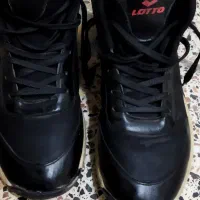 یک جفت کفش در حد نو برند LOTTO سایز ۴۲