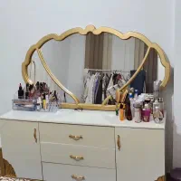 میز و آینه آرایش