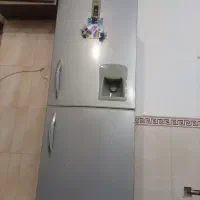 یک یخچال فیریزر