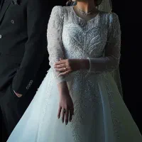 لباس عروس|لباس|ری, سرتخت|دیوار