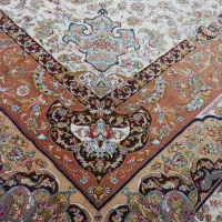 فرش ۷۰۰ شانه ۱۲ ضخیم و ۱۲ متری قرمز