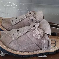 کفش «چَوَت» دست دوز|کیف، کفش، کمربند|خاش, |دیوار