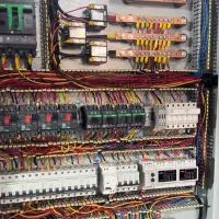 خدمات برق صنعتی و ساختمان